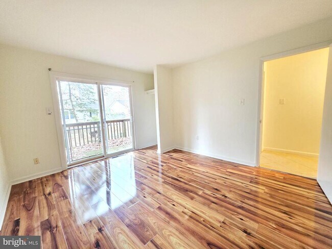 Building Photo - 13 Sailors Way