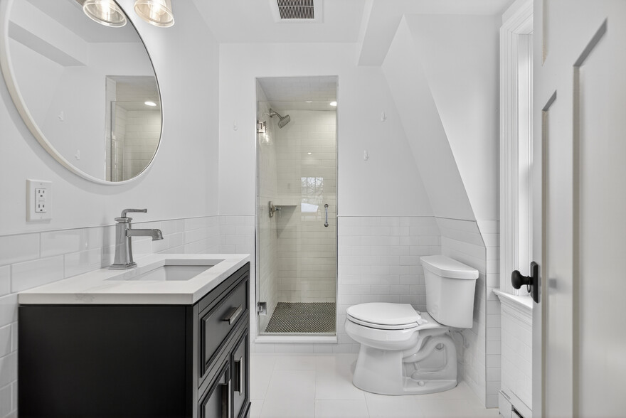 "Wiltshire" - 2 BR & 2 1/2 BA @ 3 Park St - Norwalk Green Living Properties