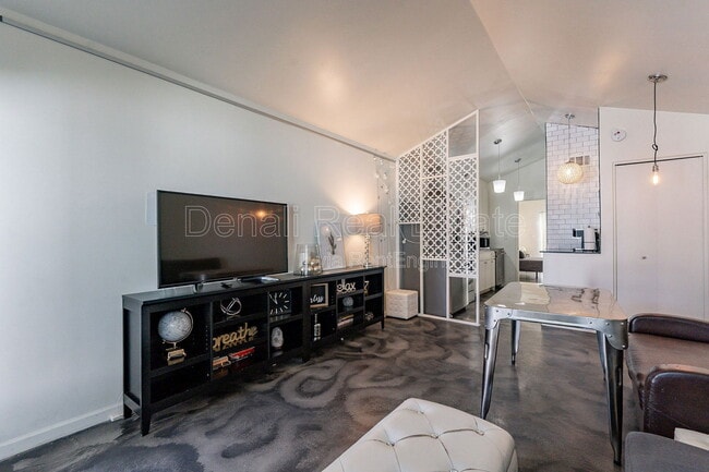 Building Photo - 2309 S College Ave