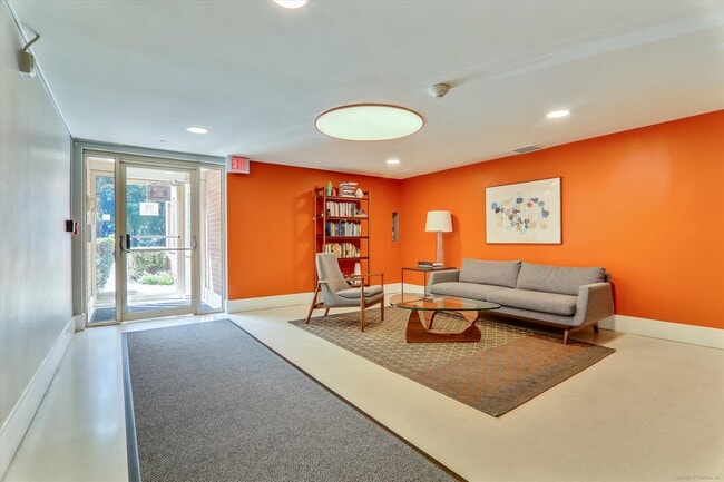 Building Photo - 4000 Tunlaw Rd NW