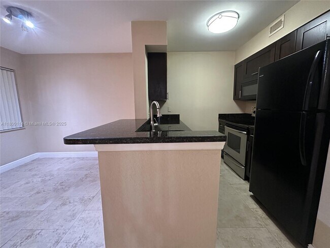 Building Photo - 2820 N Oakland Forest Dr
