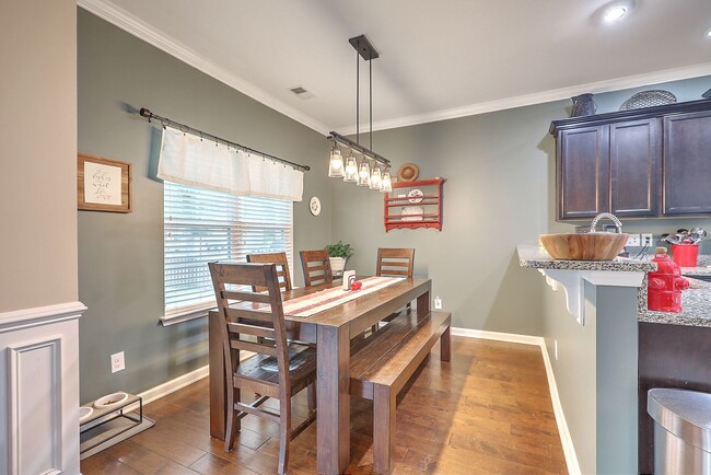 Building Photo - Spacious and updated home in Bluffs at Ash...