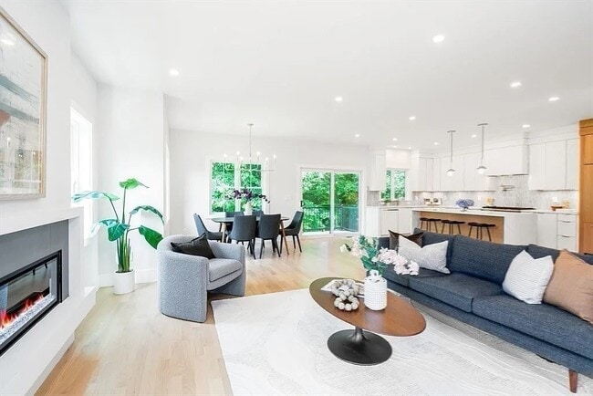 Building Photo - 35 John St