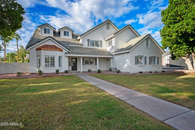 Building Photo - 4352 E Santa Rosa Pl