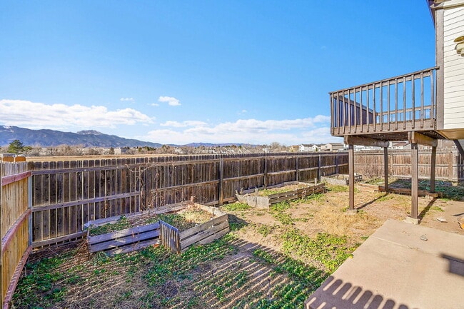 Building Photo - $1,895.00 with $300 OFF First Month's Rent, 2 Bedrooms, 1.5 Bathroom, Single Family Home in Color...