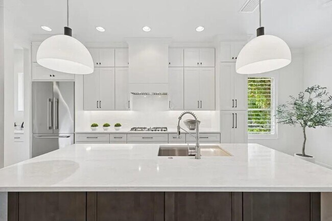 Building Photo - 7346 Edenmore St