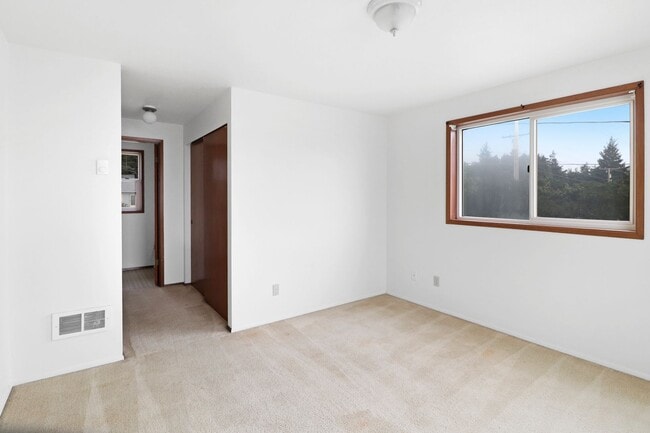 Building Photo - View Home - 2 Beds 2 Baths - NAS Whidbey