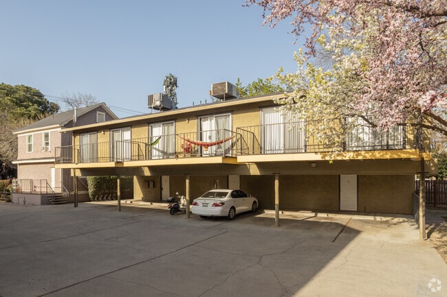 Building Photo - 3rd & Cedar Townhomes