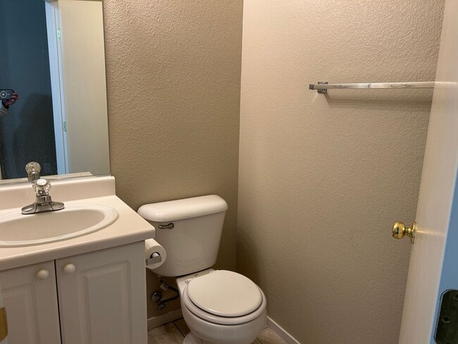 Building Photo - 2 story townhome in Mountains Edge