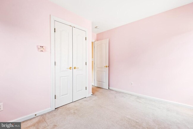 Building Photo - 2202 Sarah Woods Ct