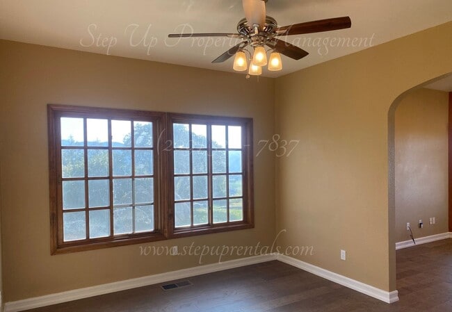 Building Photo - Elegant Mountain-View Home with Solar, Wel...