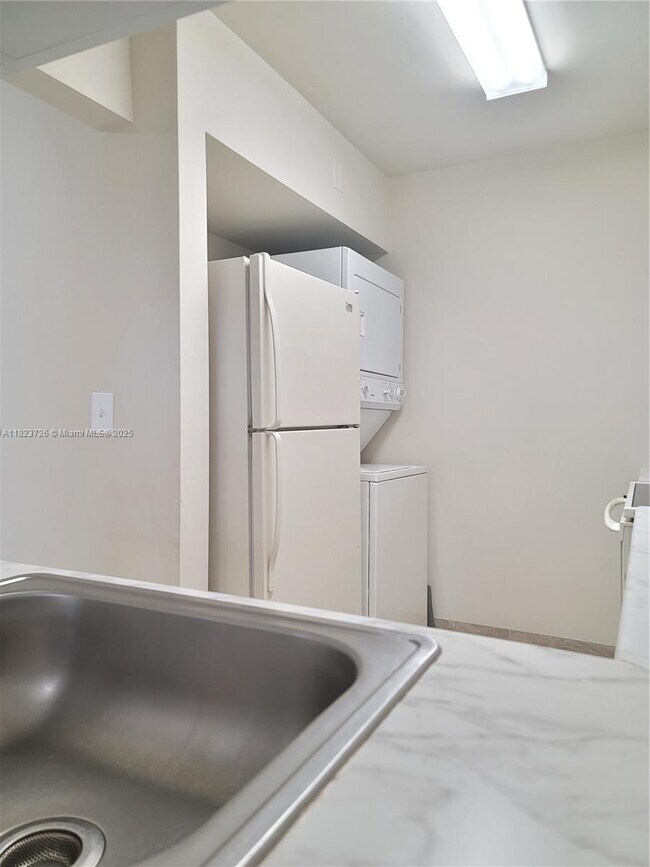Building Photo - 15354 SW 72nd St
