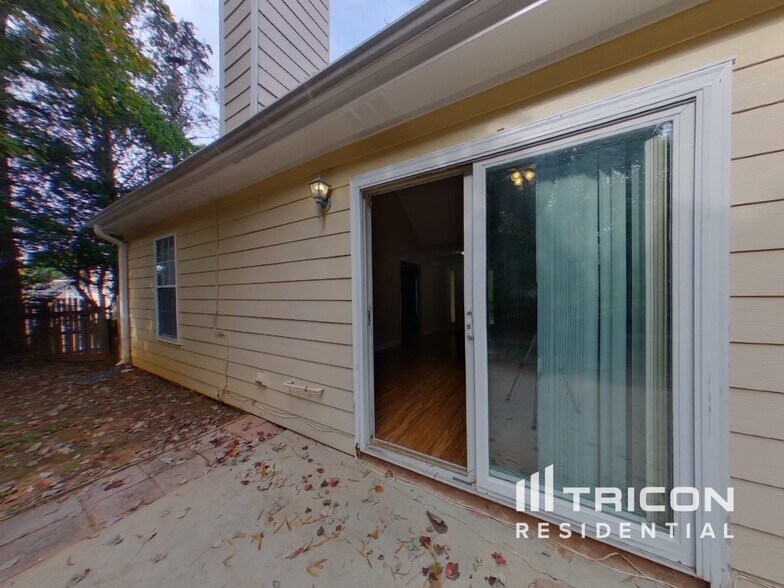 Building Photo - 804 Ravins Way
