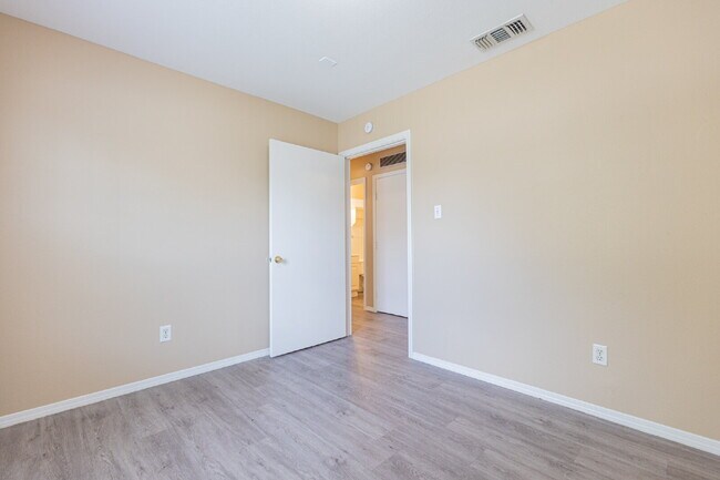 Building Photo - 303 Villareal St