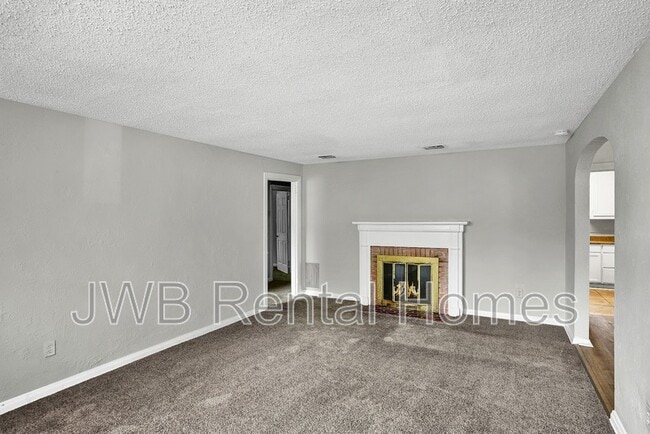 Building Photo - 2744 Broadway Ave