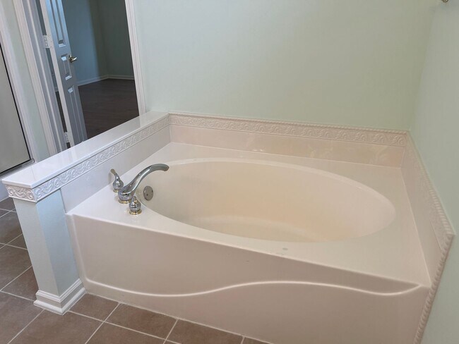 Building Photo - Beautifully Maintained Sun City Home!- Hal...