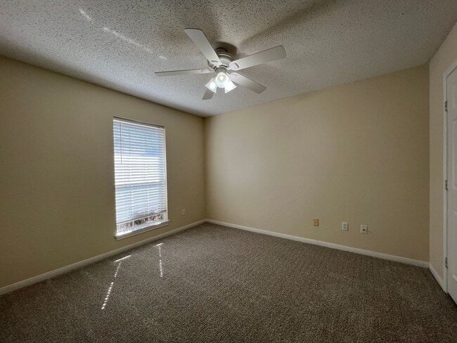 Building Photo - Great 4-Bedroom / 2-Bathroom in Midway ISD