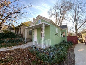 Building Photo - CHARMING UDPATED 2 BED 1 BATH CAPITOL HILL HOUSE IS A MUST SEE!!