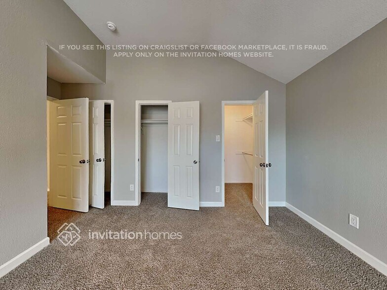 Building Photo - 7992 Roundtable Rd