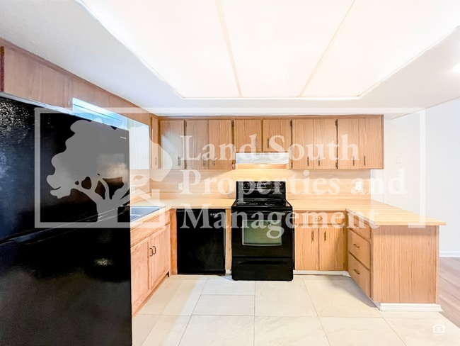 Building Photo - 729 W Daughtery Rd