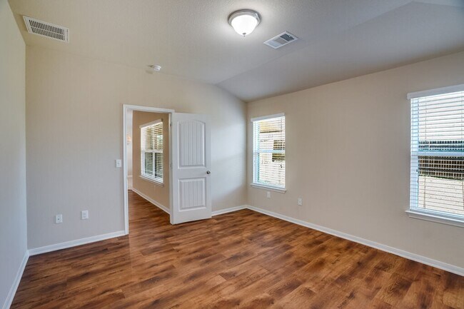 Building Photo - 5909 Roderick Dr