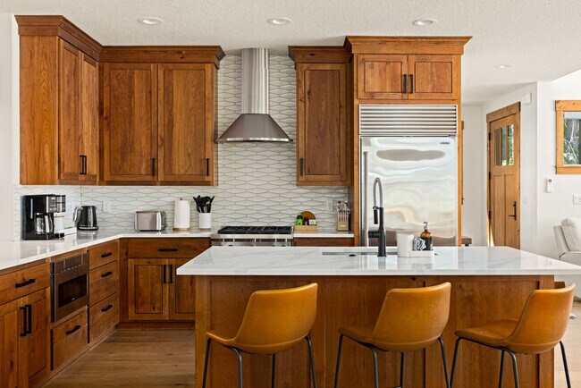 Building Photo - 89192 U.S. 26-SI ID1223593P