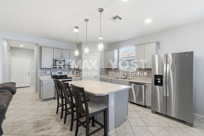 Building Photo - Move-In Ready Desert Gem with Stylish Furnishings & Private Backyard!