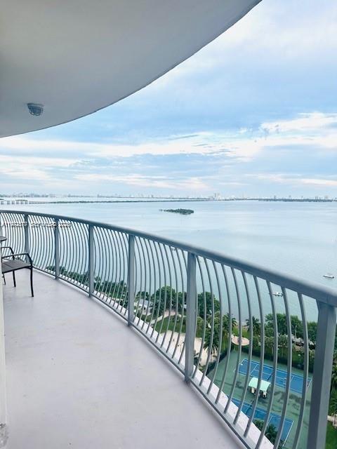 Building Photo - 1750 N Bayshore Dr