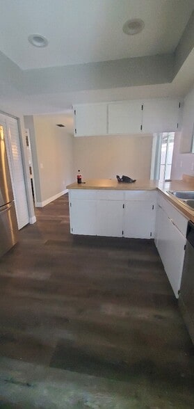 Kitchen/ sitting area/bar - 6785 Sandwater Trl N