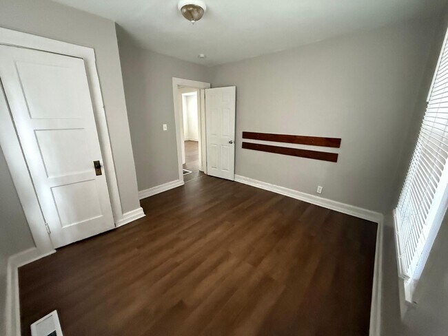 Building Photo - AVAILABLE NOW!