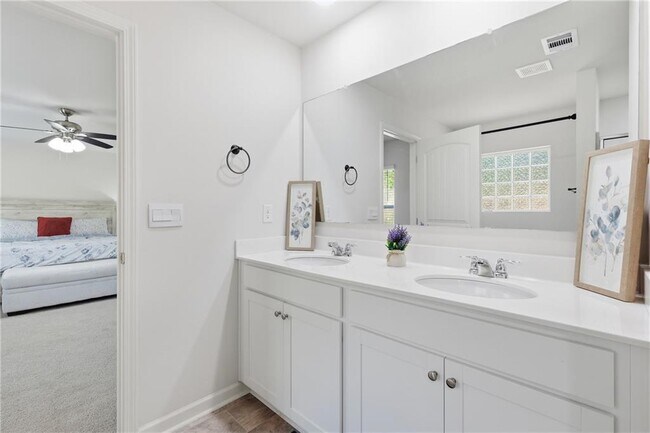 Building Photo - 4910 Bramblett Grove Pl
