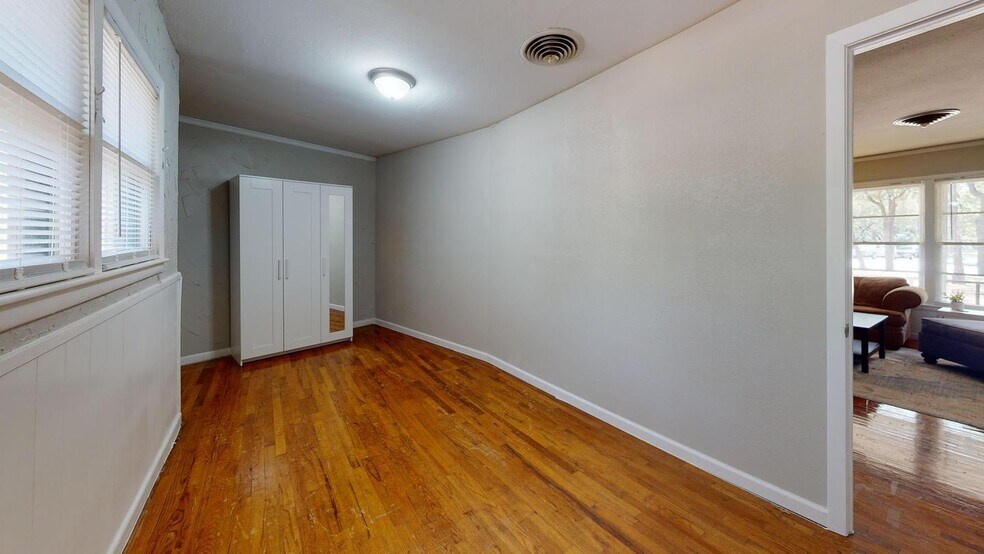 Building Photo - 1700 Weiler Blvd
