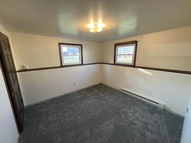 Building Photo - 703/705 W Gruenwald Ave