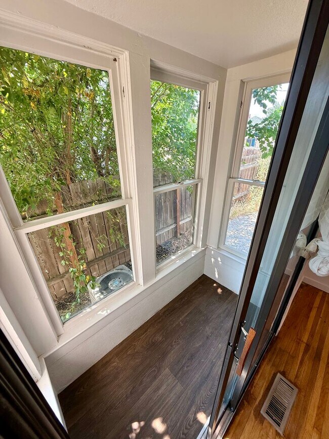 Building Photo - Charming 3-Bedroom Home with Spacious Yards & Modern Comforts in Lewiston