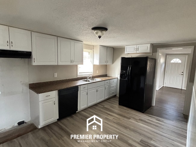 Building Photo - Family-Friendly 3BR Trussville Home with Hardwood Floors & Spacious Backyard