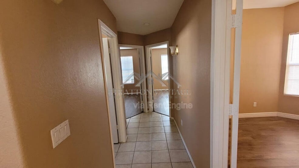 Building Photo - 6714 W Wahalla Ln