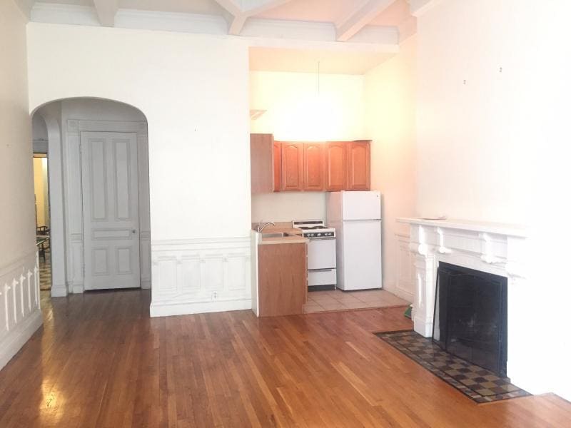 Building Photo - 323 Commonwealth Ave