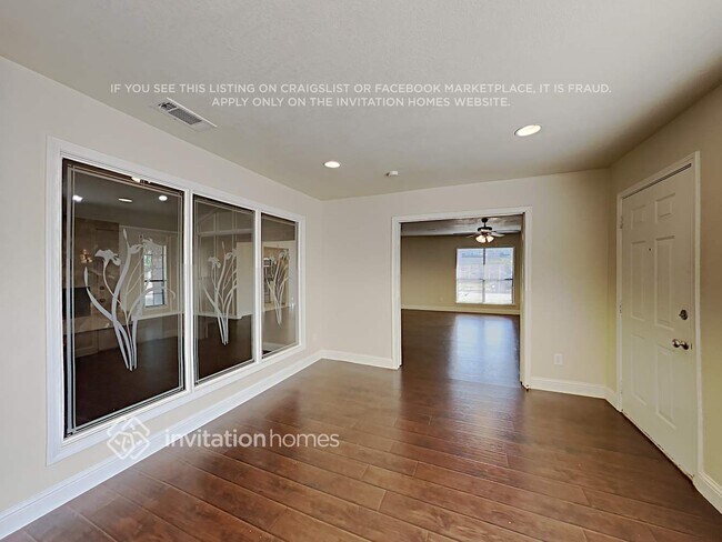 Building Photo - 801 Meadow Creek Dr