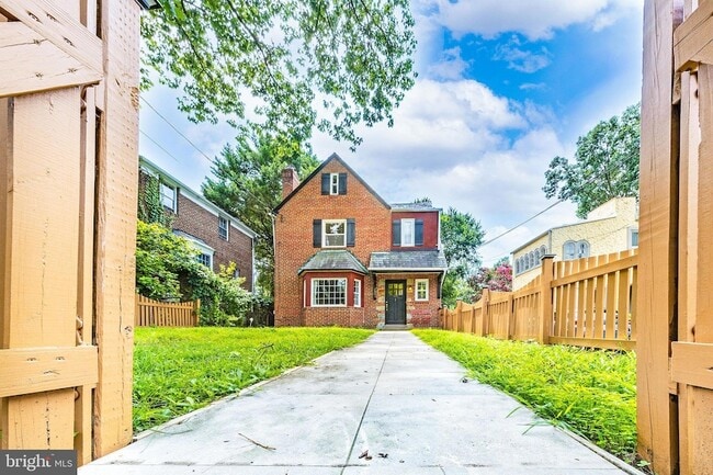 Building Photo - 2804 McKinley St NW