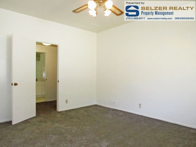 Building Photo - Spacious 4 bd. gated country estate w/ pool!