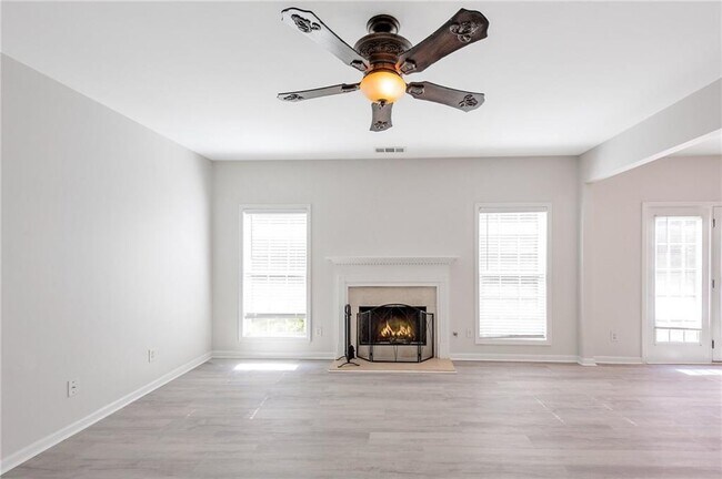 Building Photo - 436 Crestmont Ln