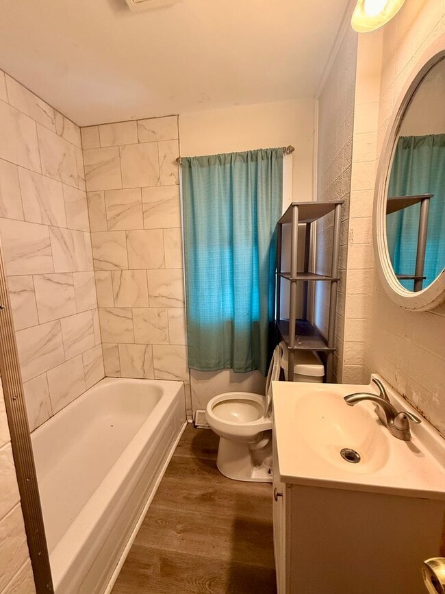 Building Photo - 3 bedroom home