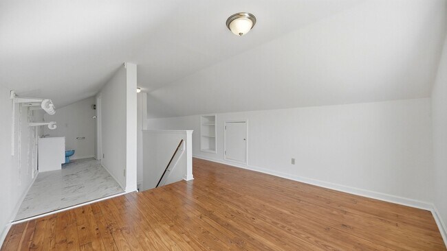 Building Photo - 3 bedroom White Oak home available NOW!