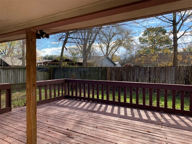 Building Photo - 2511 Radcliffe Dr