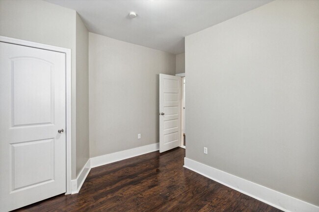 Building Photo - 1301 E 32nd St