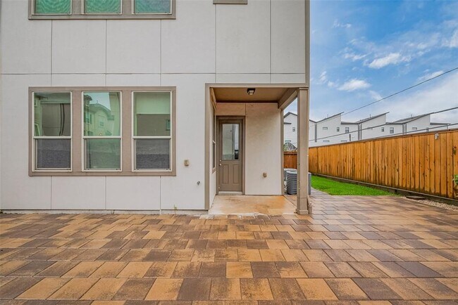 Building Photo - 1503 Miles Oaks Pl