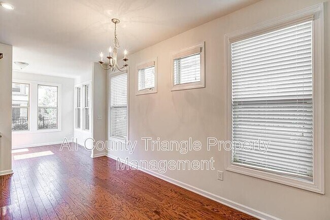 Building Photo - 728 Lampwick Ln