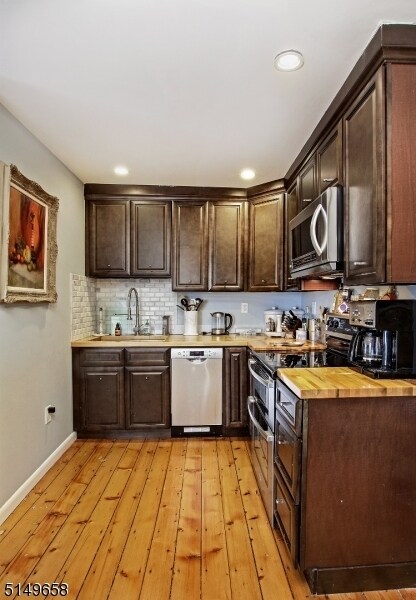 Building Photo - 117 Main St