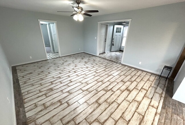 Building Photo - Beautiful Farmhouse 3 Bed / 2 Bath — Section 8 Accepted!