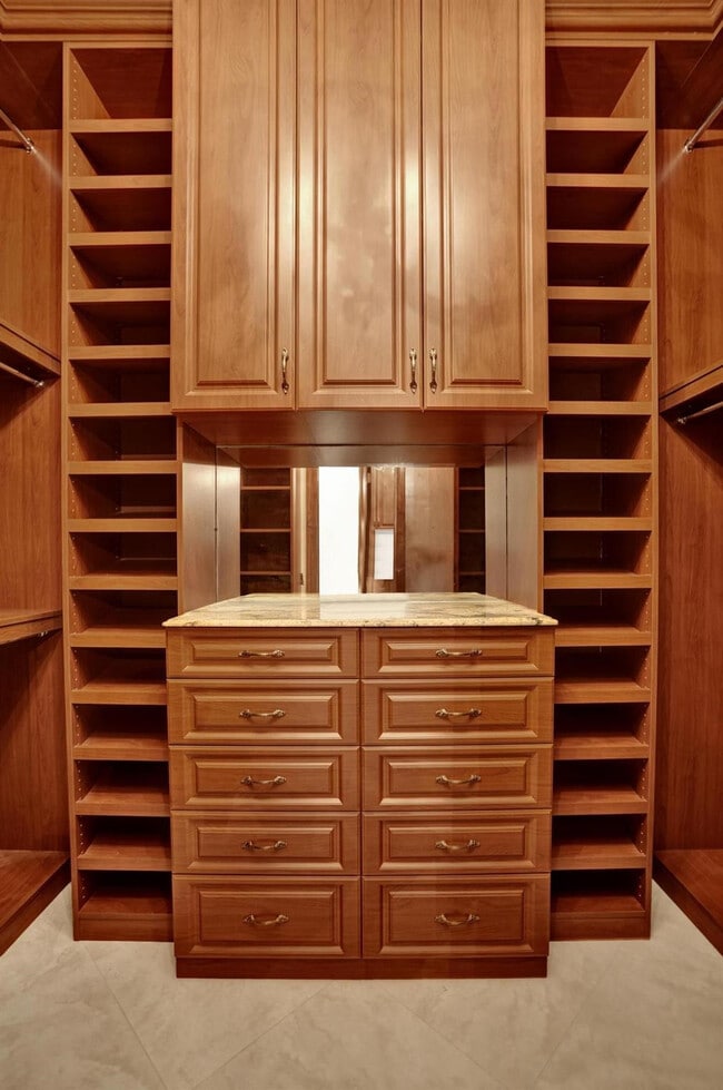 Building Photo - 2425 Fryer Point